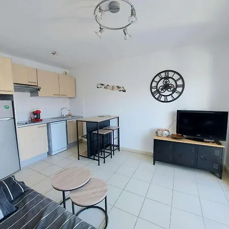 2 Pièces Avec Accès Direct Plage, Piscine Et Terrasse - - Fr-1-326-778 *