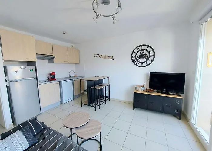 2 Pièces Avec Accès Direct Plage, Piscine Et Terrasse - - Fr-1-326-778 *