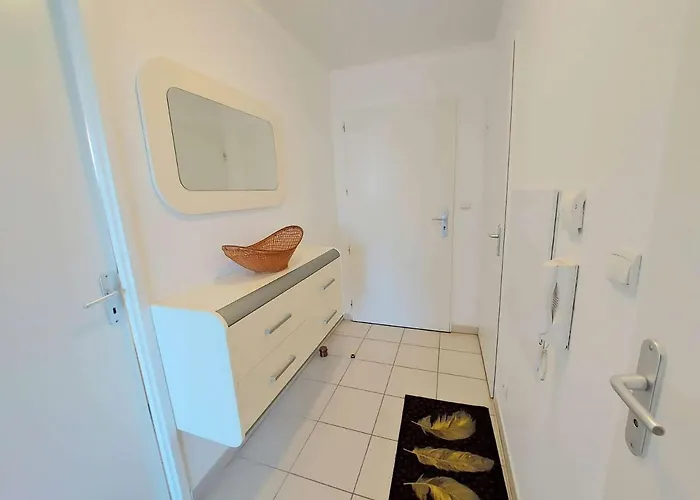 2 Pièces Avec Accès Direct Plage, Piscine Et Terrasse - - Fr-1-326-778 *
